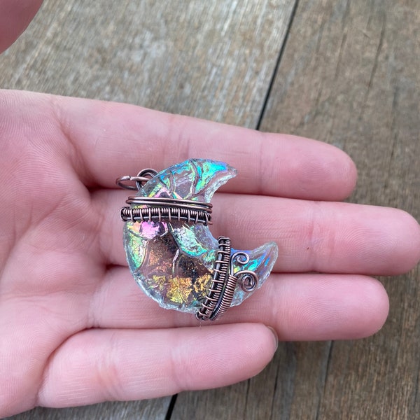 Angel Aura Quartz Crescent Pendente