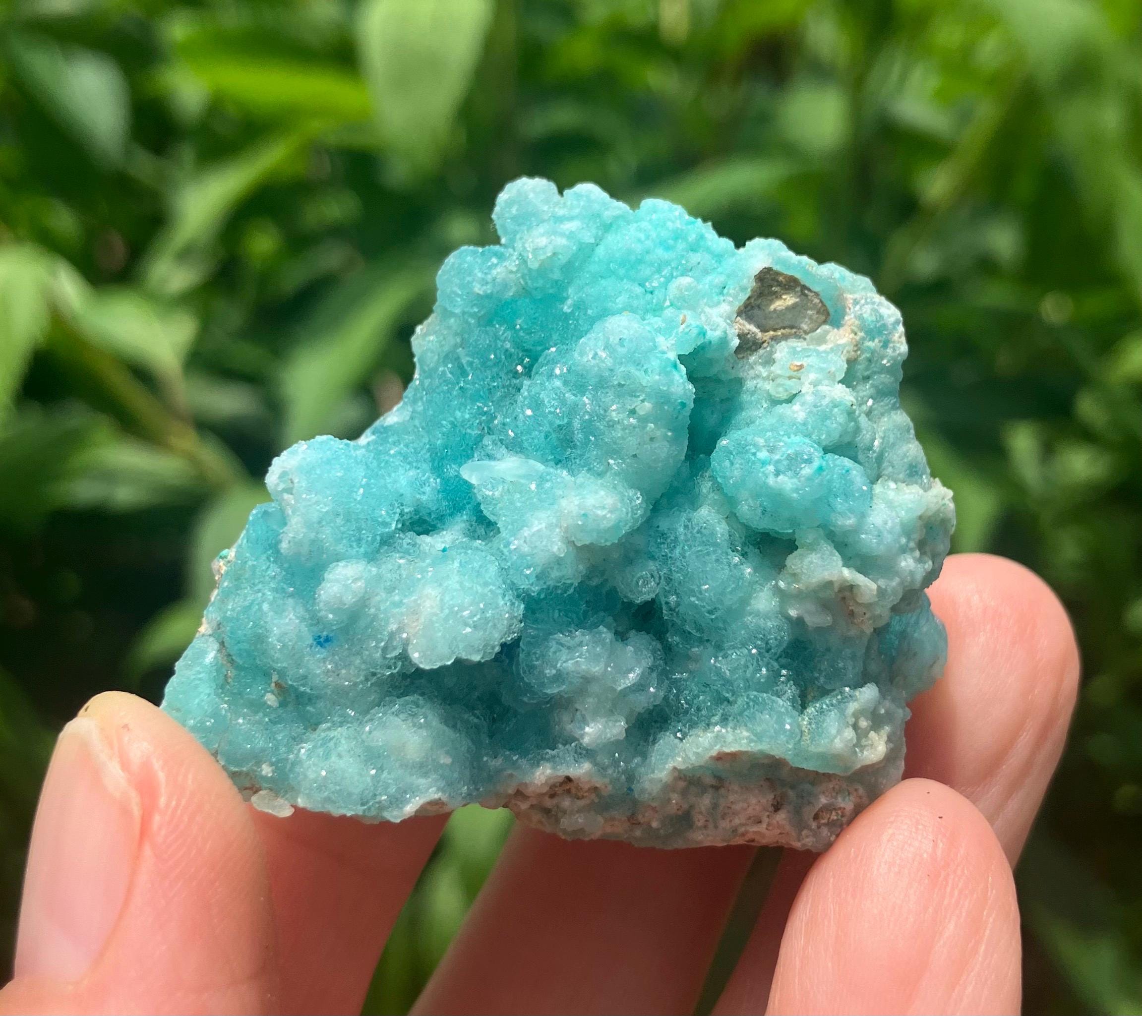 キラキラ輝く青いヘミモルファイトクラスター | セリュサイトと