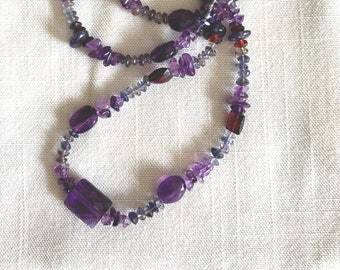 Collar de amatista, granate y iolita