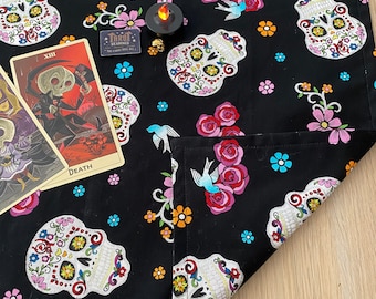 Sparkle Skull Tarot Mat