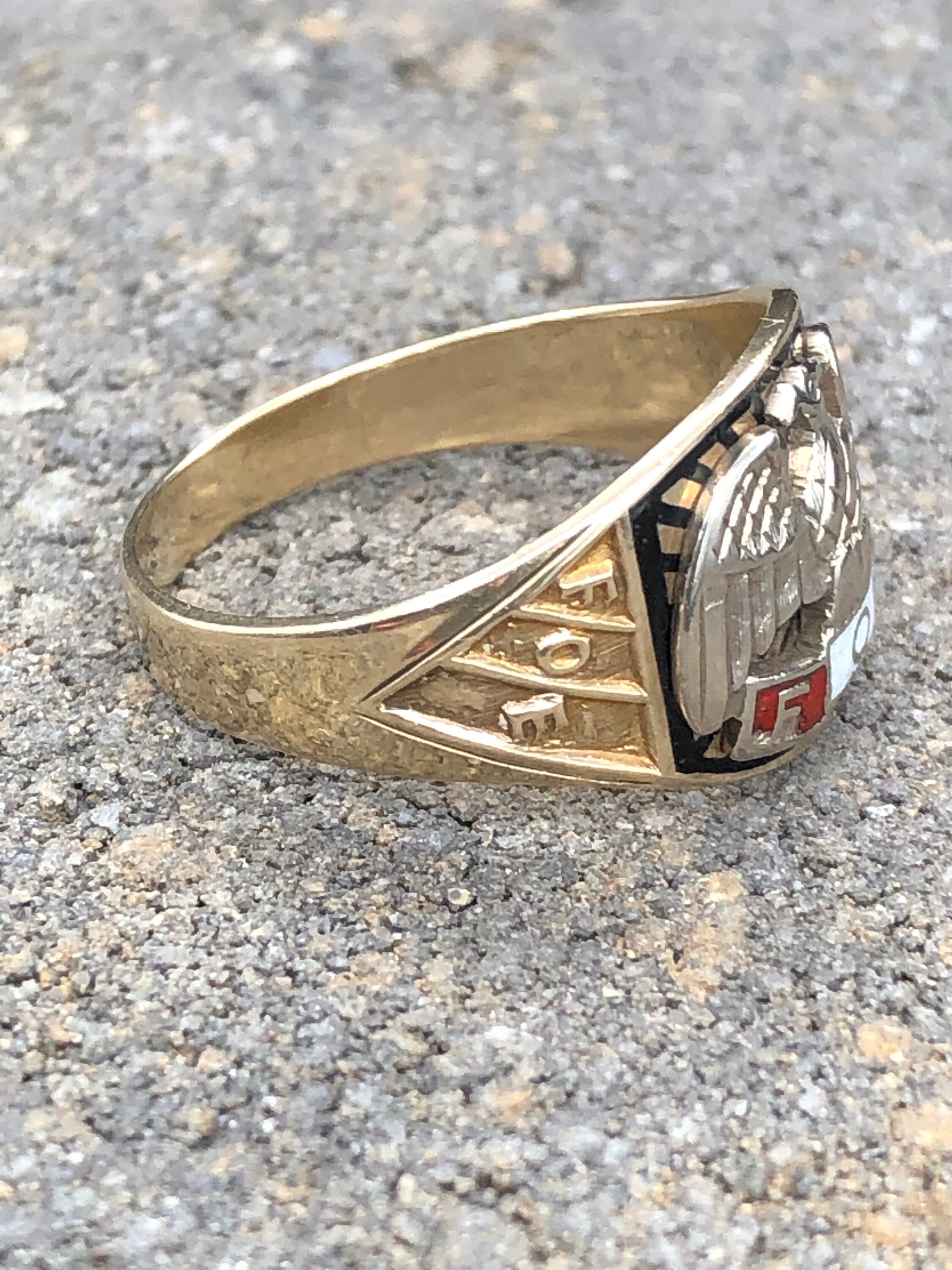 Men's Vintage 10K Fraternal Order of the Eagles FOE Ring With Red ...