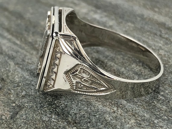 Vintage 10K White Gold Fraternal Order of Eagles (FOE) Signet Ring