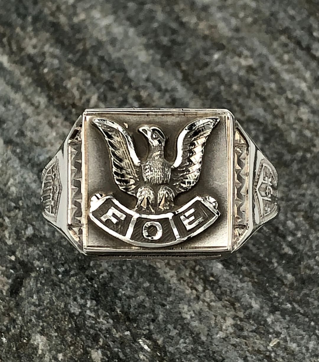 Vintage 10K White Gold Fraternal Order of Eagles (FOE) Signet Ring