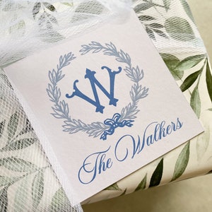Visitekaartjes van de krans van het monogram van de familie | Initiële bijlagekaarten | Familie cadeaukaartjes