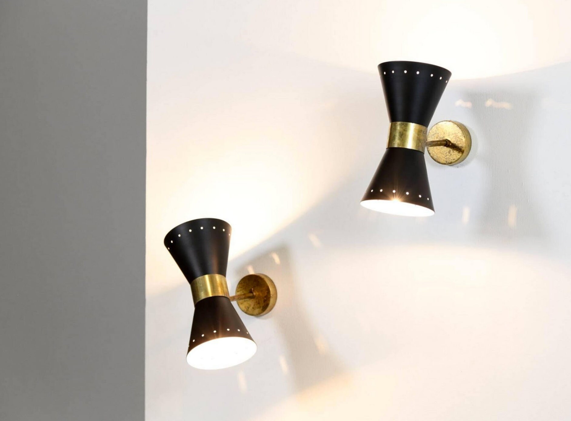 Appliques Murales Italiennes Diabolo - Laiton Style Années 50 - Blanc Brillant Et Noir - Neuf