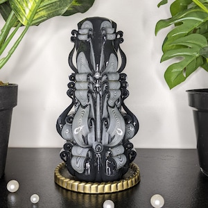 黒の彫刻キャンドル（7インチ（18 cm）、5インチ（13 cm））