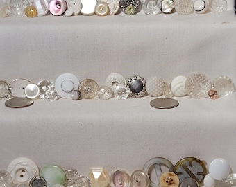 A big vintage collection of 57 buttons