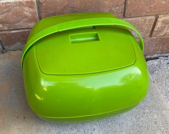 Retro 70s Lime Green Plastic Picnic Set - 32 Pce - Set for 4 | Caravan Picnic Travel Food