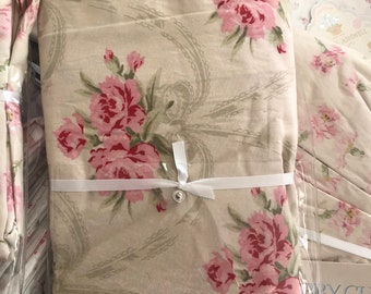 free shipping! 2nd set Rachel Ashwell Shabby Chic\u2122 Set of Paper Guest  Napkins Gorgeous Floral & Butterfly Print Hard to find