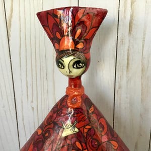Vintage Abelardo Ruiz signerad pappersmaché-docka, original mexikansk folkkonst, ljust målad ljushållare, rödorange 1960-tal