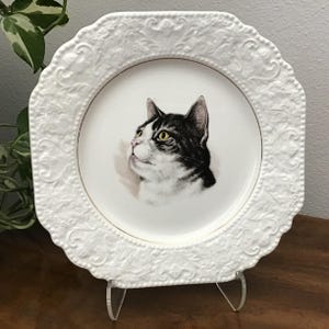 グレーのトラ猫が描かれたヴィンテージの壁掛け皿、ロード・ネルソン陶器（イギリス製）