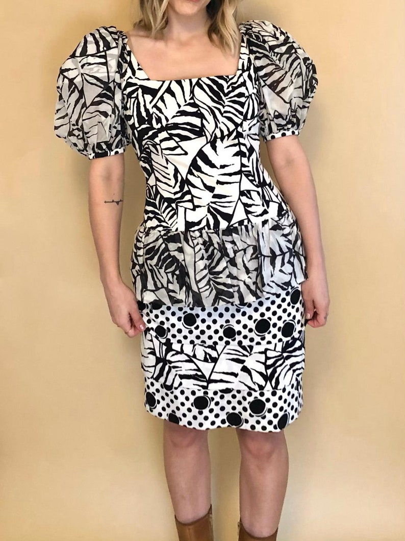 Vintage 80s Bold Pattern Cocktail Dress w Puffy Sleeves Classic 80s Black /& White Puff Sleeve Party Dress