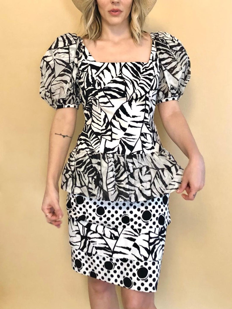 Vintage 80s Bold Pattern Cocktail Dress w Puffy Sleeves Classic 80s Black /& White Puff Sleeve Party Dress