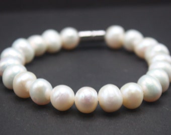 Nuova collana di perle bianche coltivate d'acqua dolce