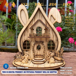 Op de afbeelding: Een houten paasthema huis met konijnenoren, ramen en een deur. Het huis is 17,3 cm breed, 18,5 cm hoog en 13,2 cm diep. De afbeelding bevat de tekst "SVG PNG PDF DXF" en "THIS IS DIGITAL PRODUCT. NO PHYSICAL PRODUCT WILL BE SHIPPED."