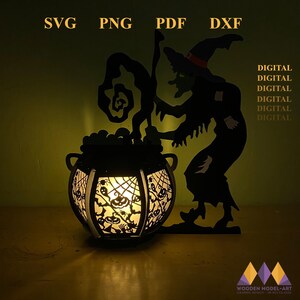Puede incluir: Una silueta negra de una bruja revolviendo un caldero con un gato negro dentro. El caldero es una linterna iluminada con un dise&ntilde;o de murci&eacute;lagos, ara&ntilde;as y calabazas. La imagen incluye el texto "SVG PNG PDF DXF DIGITAL DIGITAL DIGITAL DIGITAL DIGITAL DIGITAL".