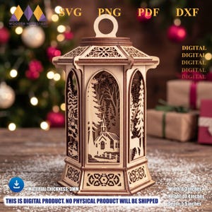 Puede incluir: Un farol de madera cortado con láser que presenta una escena invernal multicapa con una iglesia, árboles y un ciervo. La estructura tiene un asa superior y paneles decorativos. Texto: SVG, PNG, PDF, DXF, DIGITAL, 16 cm x 26,4 cm x 14 cm.