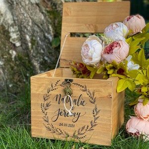 Urne en bois cagnotte mariage personnalisée avec vos prénoms calligraphiés vendu avec fermoir cadenas urne mariage boite à cartes image 7