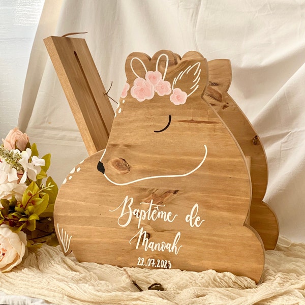 Urne en bois Biche -boîte urne baptême avec fente- Prénom calligraphié- vendu avec fermoir cadenas- cagnotte enfant - boite à cartes baptême