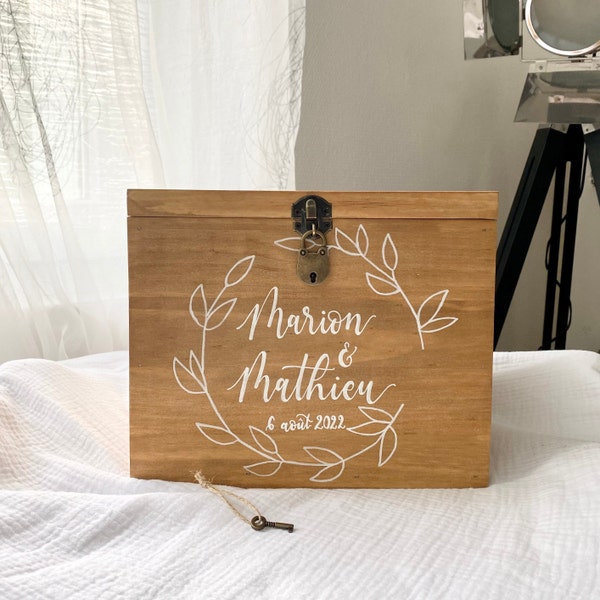 Urna de madera - gatito de boda - personalizada con sus nombres caligrafiados - vendida con cierre de candado - urna de boda - caja de tarjetas