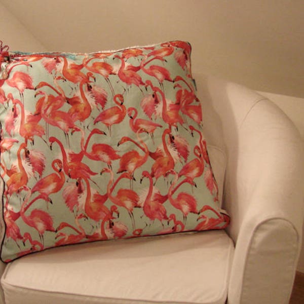 Housse de coussin, Gros coussin déhoussable, carré, 60x60cm, tissu flamants roses, fausse fourrure pilou, blanc cassé, esprit exotique