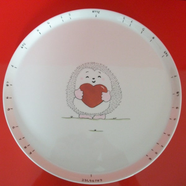 Plat diviseur décoré d'un "Hérisson offre un cœur", plat à tarte en porcelaine peint à la main. Cadeau de Noël, anniversaire, fête des mères