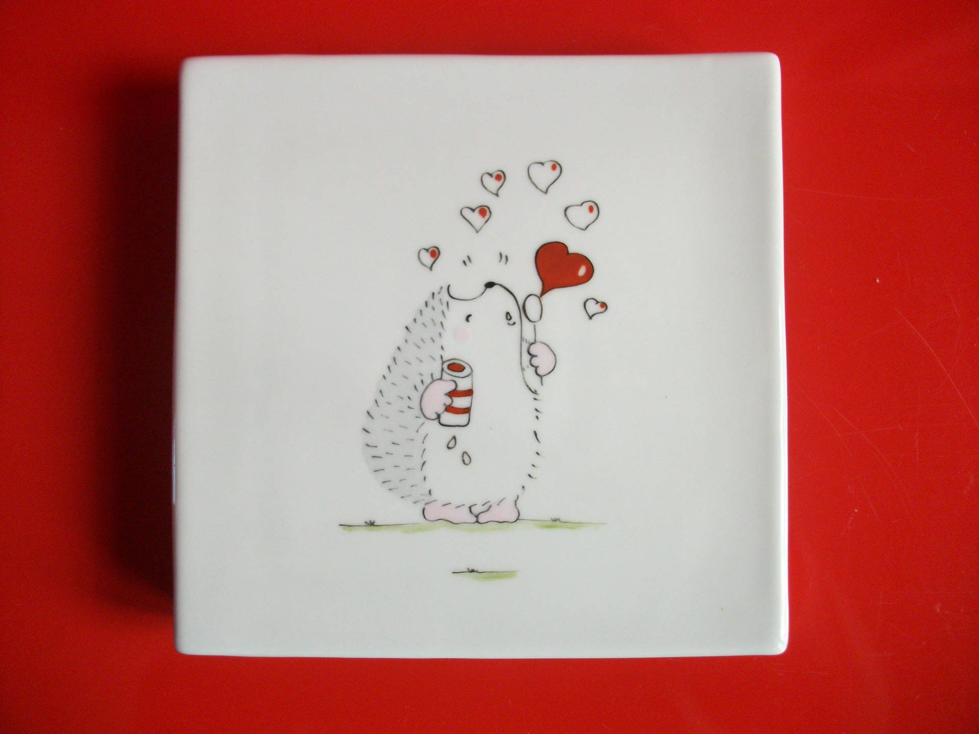 Dessous de Plat en Porcelaine Décoré à La Main Hérisson Souffle Des Cœurs