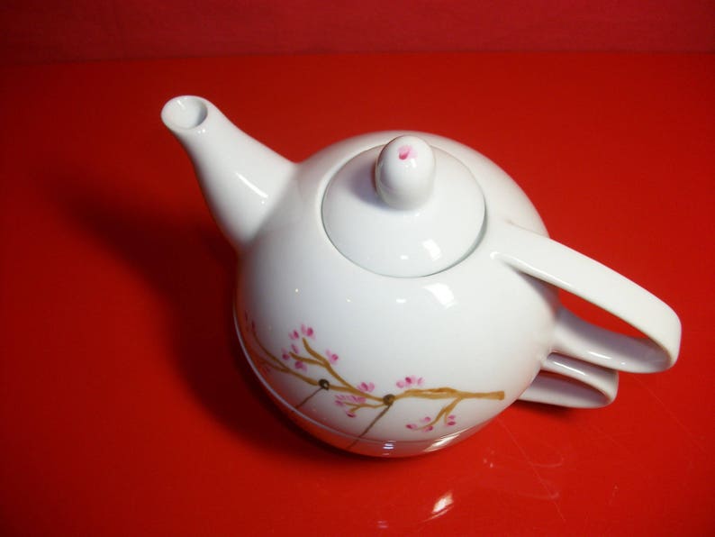 Selfish called teapot in Limoges porcelain decorated by hand with a Hedgehog on a swing