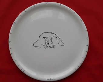 Plat diviseur décoré d'un "Chat qui guette",  plat à tarte, à gâteaux en porcelaine. Cadeau de Noël. Cadeau anniversaire. Fête des mères.