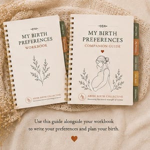 Peut inclure: Deux livres à reliure spirale intitulés My Birth Preferences Workbook et My Birth Preferences Companion Guide. Les couvertures sont crème avec du texte noir, des illustrations botaniques au trait et un petit cœur rouge.
