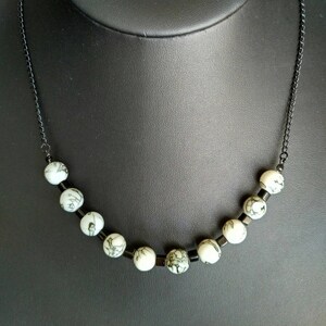Necklace Black veined white pearls and black glass cubes on black lacquered metal chain - women&#39;s jewelry gift idea