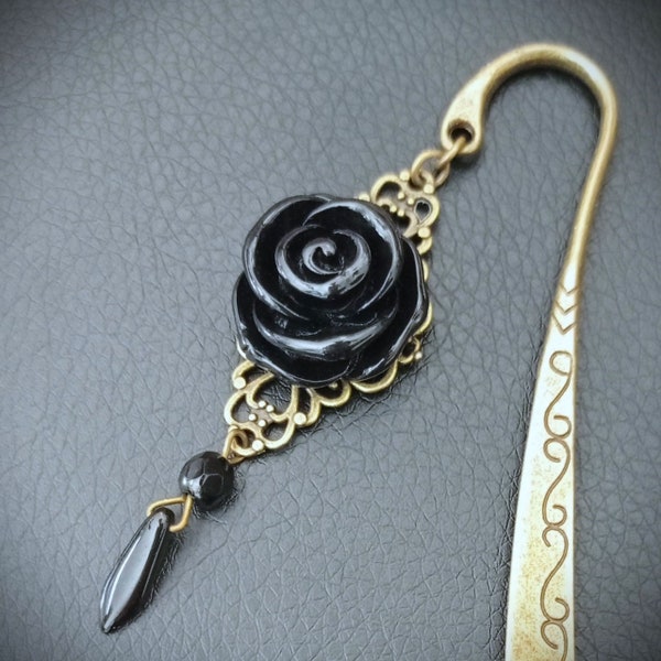 Marque page bijou Rose noire estampe laiton - idée cadeau lecture  - Fait main, pièce unique