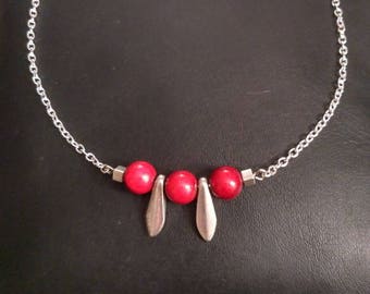 Collier ras de cou Ethnique chic perles "magiques" Rouges et Dagues argentées sur chaîne maille fine argentée idée cadeau bijoux femme