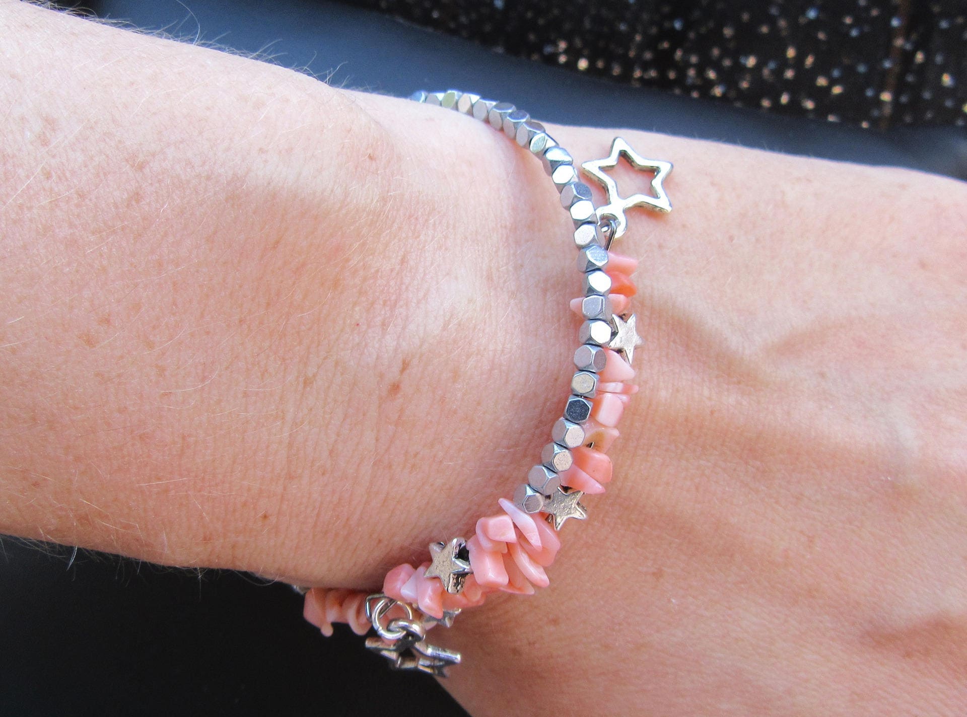 Bracelet Femme Perles – Péridot Vert Naturel Et Corail Rose – 17 Cm – Neuf