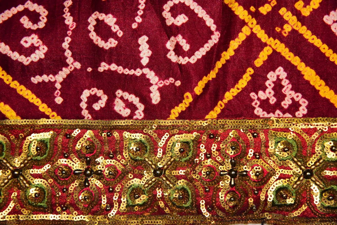 Vintage Indian Bandhani Printed Zari Border Embroidery Maroon Sari ...