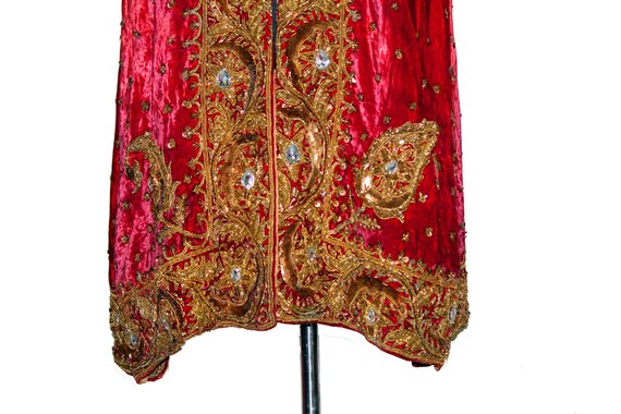 Riche Antique Antique Riche Vintage Pakistan Rajasthani Afghani très très vieux 100 % véritable or polonais EmbroideredWork rouge des années 1950 Prince indien veste en velours 745e6a Riche Antique Antique Riche Vintage Pakistan Rajasthani Afghani très très vieux 100 % véritable or polonais EmbroideredWork rouge des années 1950 Prince indien veste en velours 745e6a
