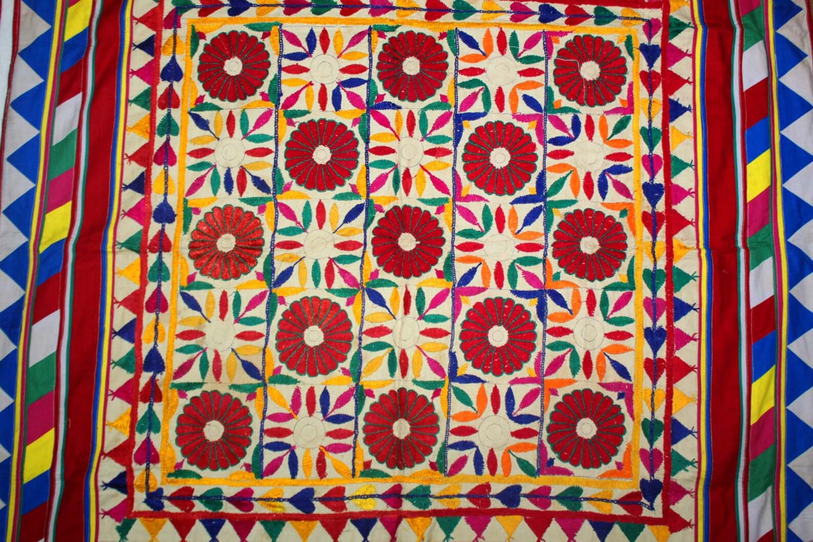 Tapisserie Murale Indienne Vintage Gujarat - Broderie Coton/verre 238x204cm, Occasion Bon état