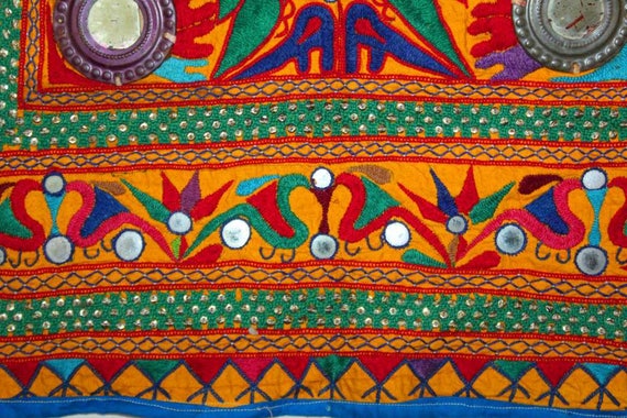 カッチアンティーク刺繍のタペストリー壁掛け☆ヴィンテージ刺繍 カッチアンティーク刺繍のタペストリー壁掛け☆ヴィンテージ刺繍