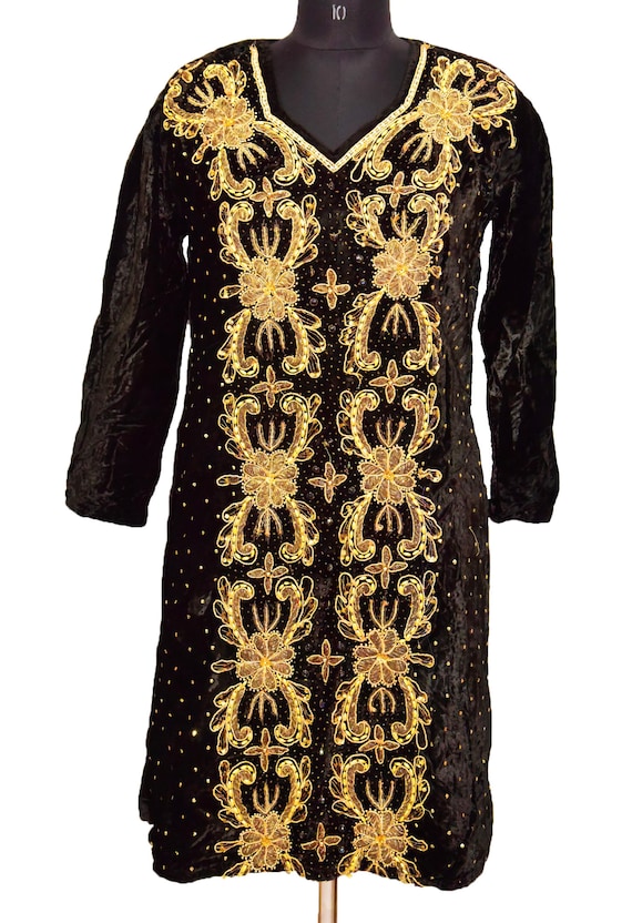 Antique Velvet kaftan - Indian Robe - Embroidered 