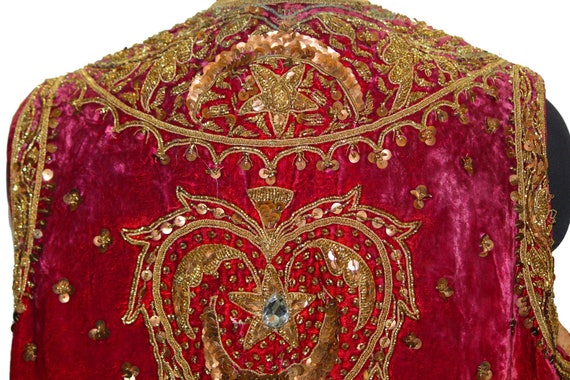 Riche Antique Antique Riche Vintage Pakistan Rajasthani Afghani très très vieux 100 % véritable or polonais EmbroideredWork rouge des années 1950 Prince indien veste en velours 745e6a Riche Antique Antique Riche Vintage Pakistan Rajasthani Afghani très très vieux 100 % véritable or polonais EmbroideredWork rouge des années 1950 Prince indien veste en velours 745e6a