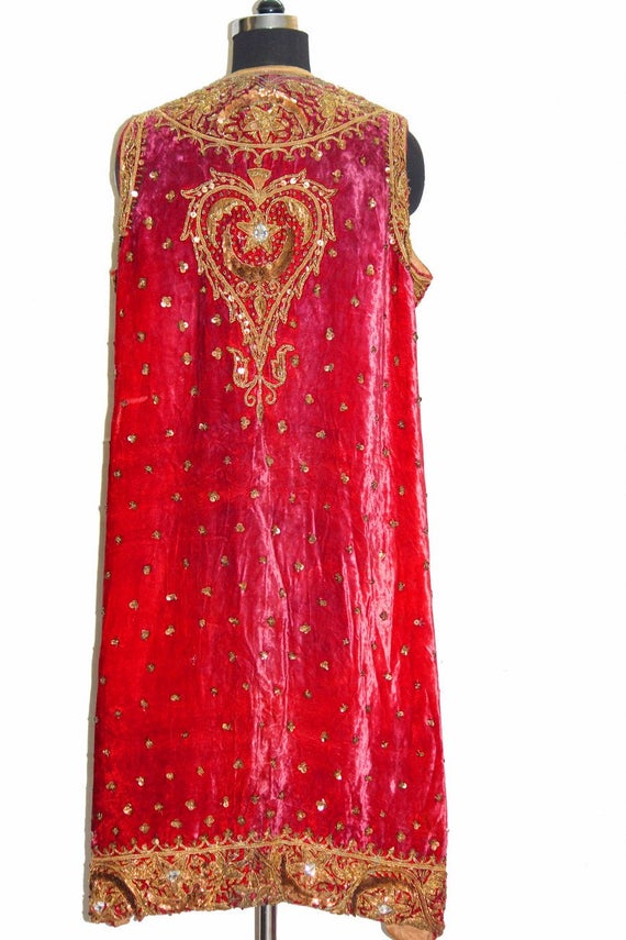 Riche Antique Antique Riche Vintage Pakistan Rajasthani Afghani très très vieux 100 % véritable or polonais EmbroideredWork rouge des années 1950 Prince indien veste en velours 745e6a Riche Antique Antique Riche Vintage Pakistan Rajasthani Afghani très très vieux 100 % véritable or polonais EmbroideredWork rouge des années 1950 Prince indien veste en velours 745e6a