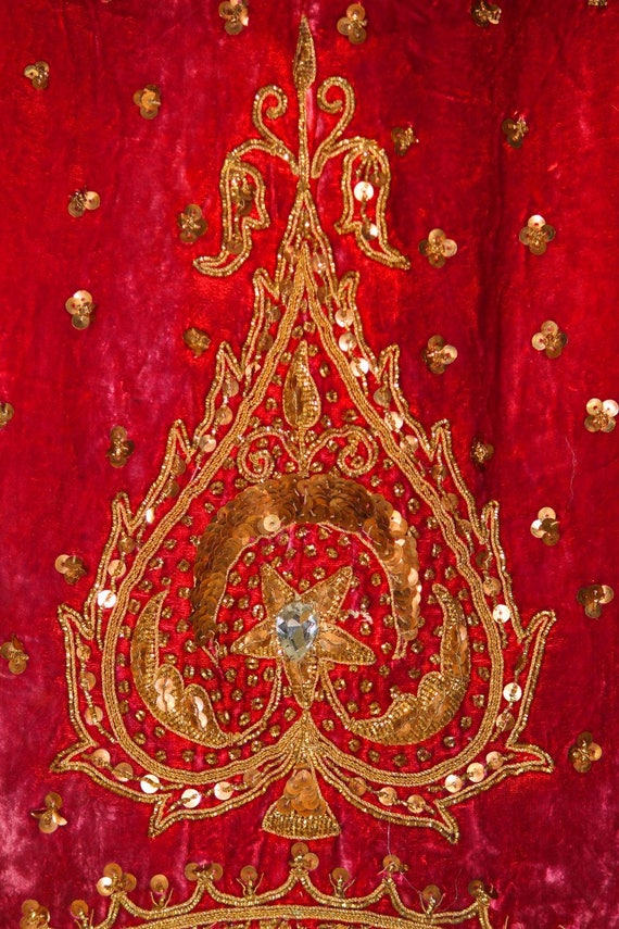 Riche Antique Antique Riche Vintage Pakistan Rajasthani Afghani très très vieux 100 % véritable or polonais EmbroideredWork rouge des années 1950 Prince indien veste en velours 745e6a Riche Antique Antique Riche Vintage Pakistan Rajasthani Afghani très très vieux 100 % véritable or polonais EmbroideredWork rouge des années 1950 Prince indien veste en velours 745e6a