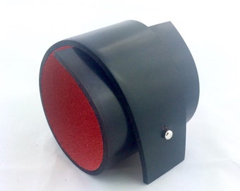 Bracelet manchette en cuir noir doublé rouge