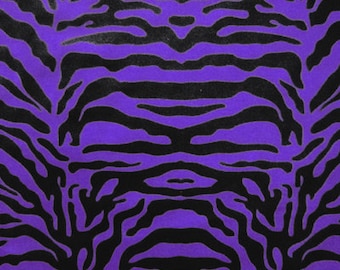 Estampado de tigre exótico sobre tela de nailon y elastano (morado/negro) (elástico en 4 direcciones/cortado a medida)