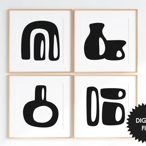 Op de afbeelding: Set van vier minimalistische zwart-wit kunstprints met abstracte vormen. De prints tonen een regenboog, twee vazen, een enkele vaas en twee mokken.