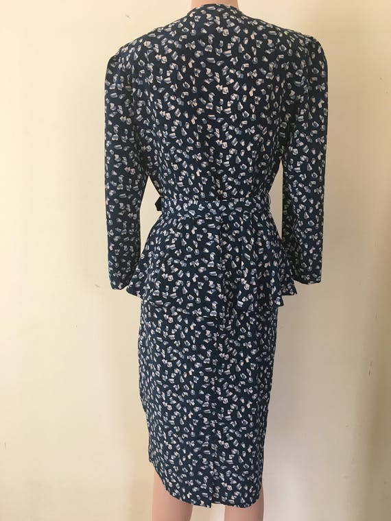 1970s does 1940s in this Liz Roberts peplum Dress - image 2