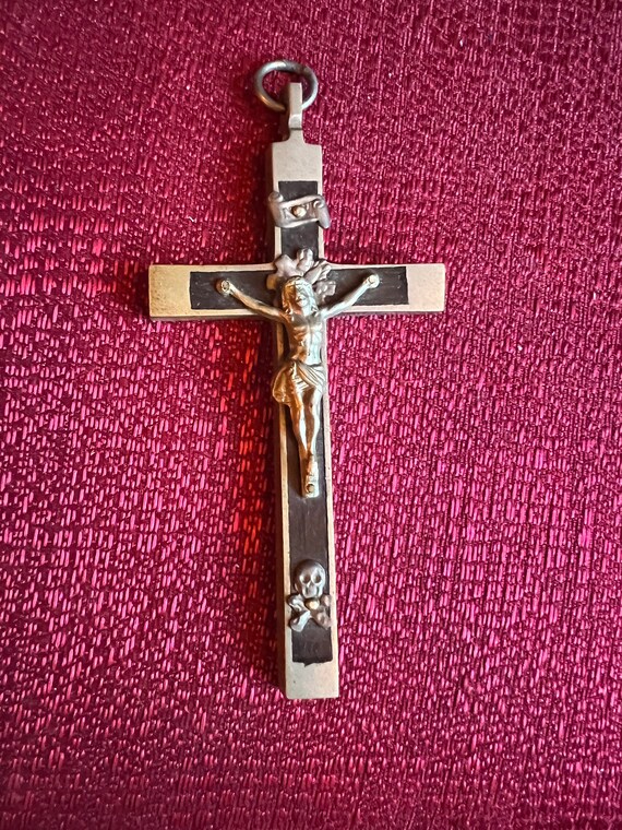 Antique Skull and Crossbones Crucifix Gem