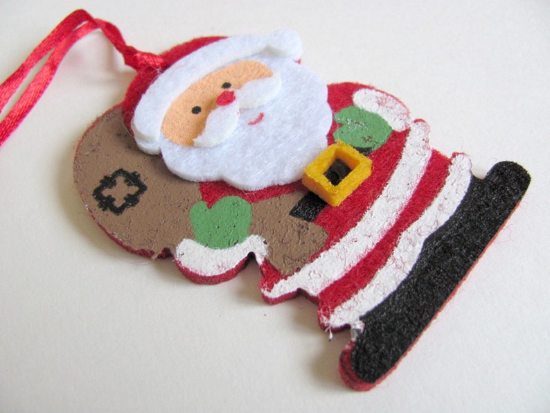 Père Noël en feutrine avec un sac de cadeaux sur le dos à | Etsy