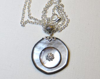 Pendant Necklace in vintage - #1125 Pearl buttons
