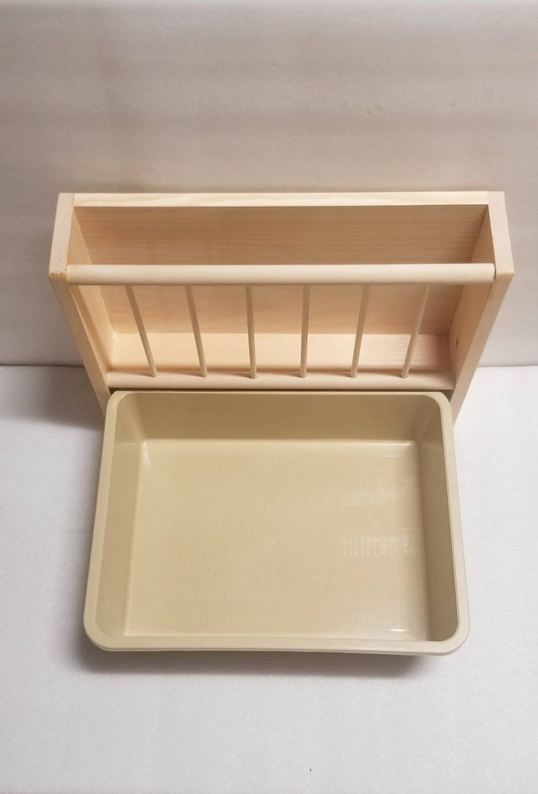 Scatterless Litter Box With Grids Wood Hay Feeder Food Stand 3 in 1 for